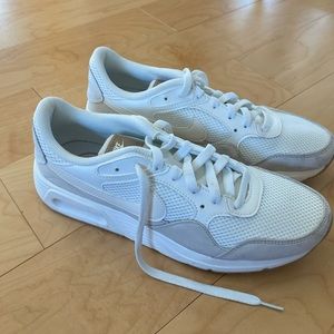 New, without tags women’s Nike shoes.